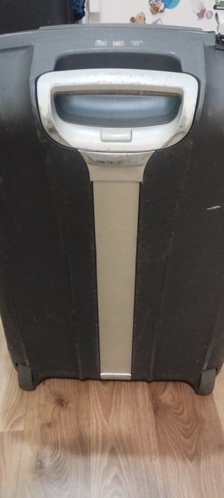 Чемодан пластиковый средний Samsonite