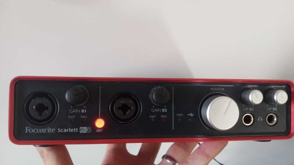 Interface De Áudio Focusrite Scarlett 6i6 2nd, 3 anos de uso.