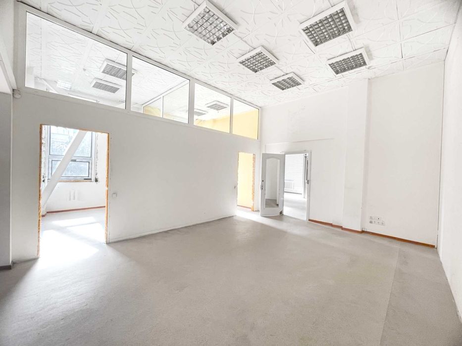 Оренда 1 поверх під магазин, офіси 353,7м на Севастопольській площі