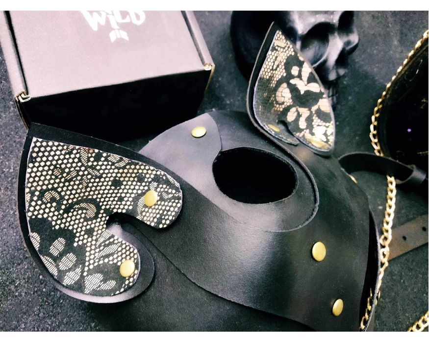 Кошка маска кожа Женщина-кошка С черно-золотым кружевным принтом.