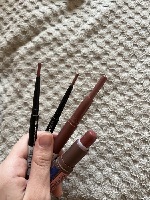 Розпродаж косметики, лот косметики, олівці для губ