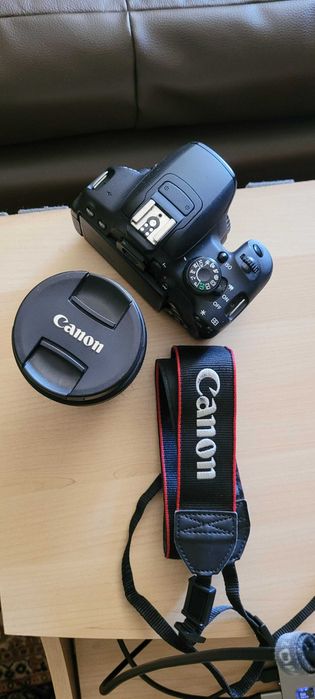 Canon EOS 700D (Rebel T5i) com lente 18-135mm IS STM + Cartão 64GB