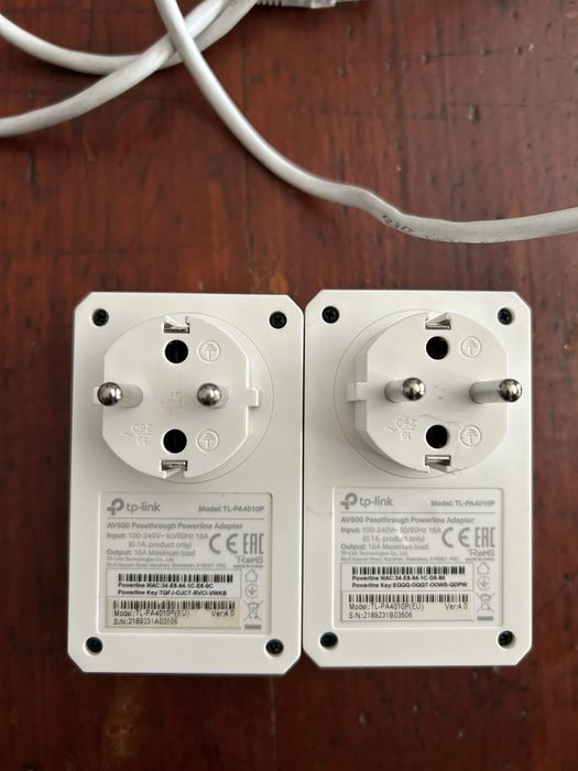 Adaptador Powerline marca TP-Link modelo TL-PA4010P