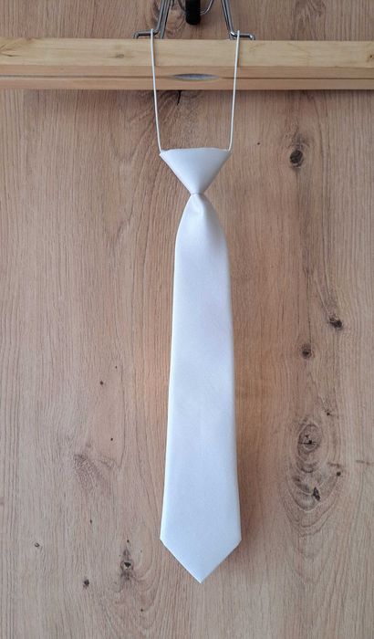 Biały krawat na gumce dla chłopca, 31 cm