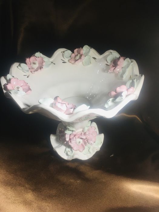 Фруктовница конфетница на ноге высокая с цветами