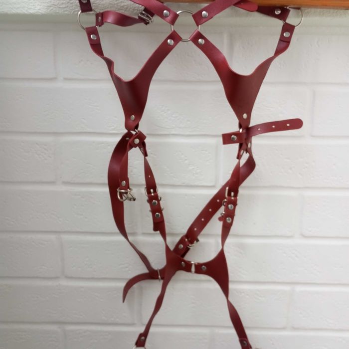 Женская эротическая портупея б/у . (кожа/кожзам).