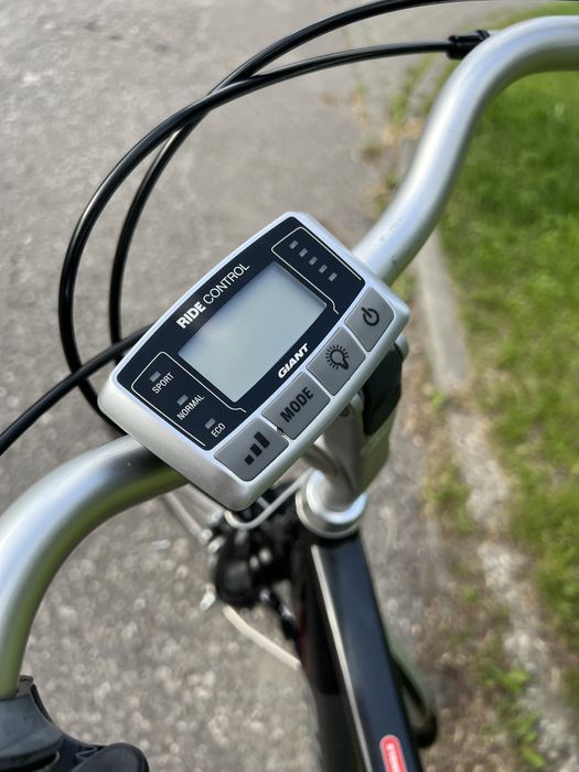Rower elektryczny GIANT TWIST koła 28 cali zadbany