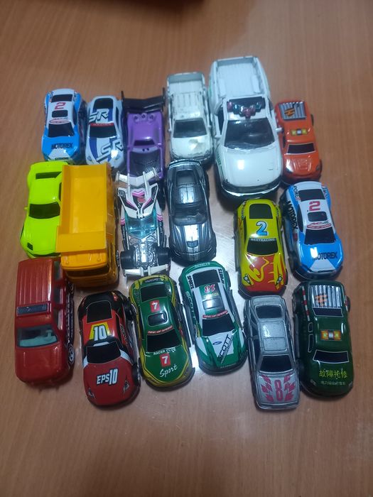 Carrinhos. De. Colecção   18 carrinhos. Todos. 10€