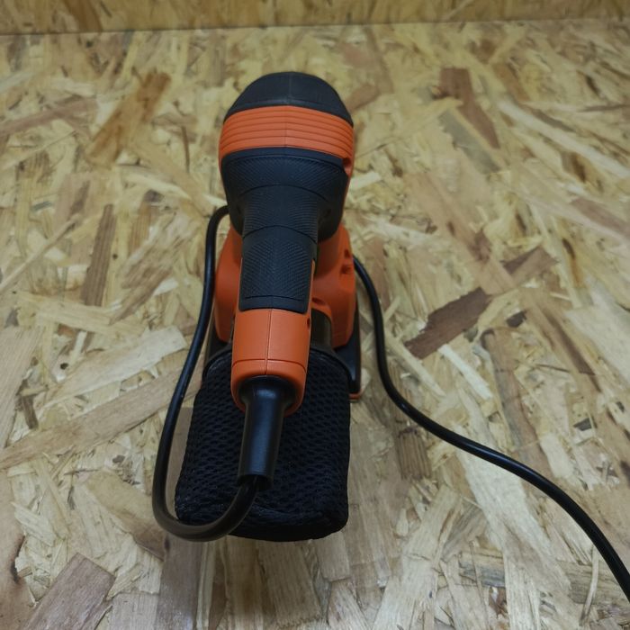 Szlifierka oscylacyjna Black decker bew200