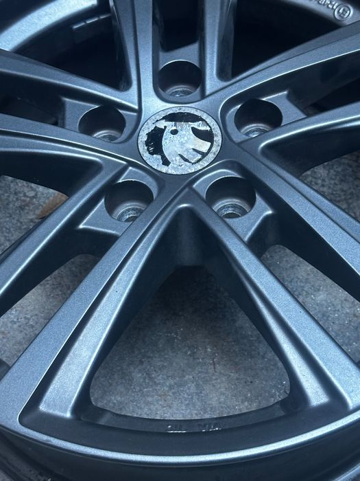 Felgi aluminiowe wraz z dwoma oponami skoda 205/55 16” Jelenia