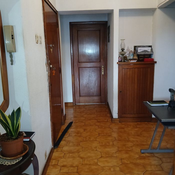 Alugo quarto perto do Marquês, no Porto