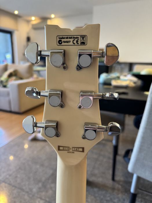 Guitarra Ibanez ART120 + Amplificador Fender
