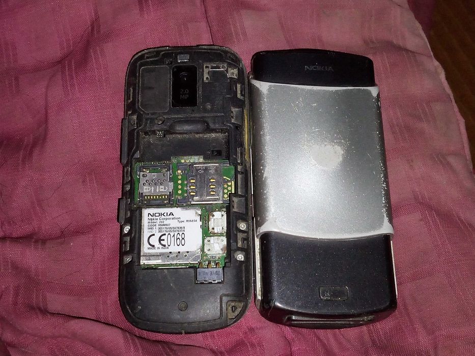 Продам сенсорный телефон самсунг