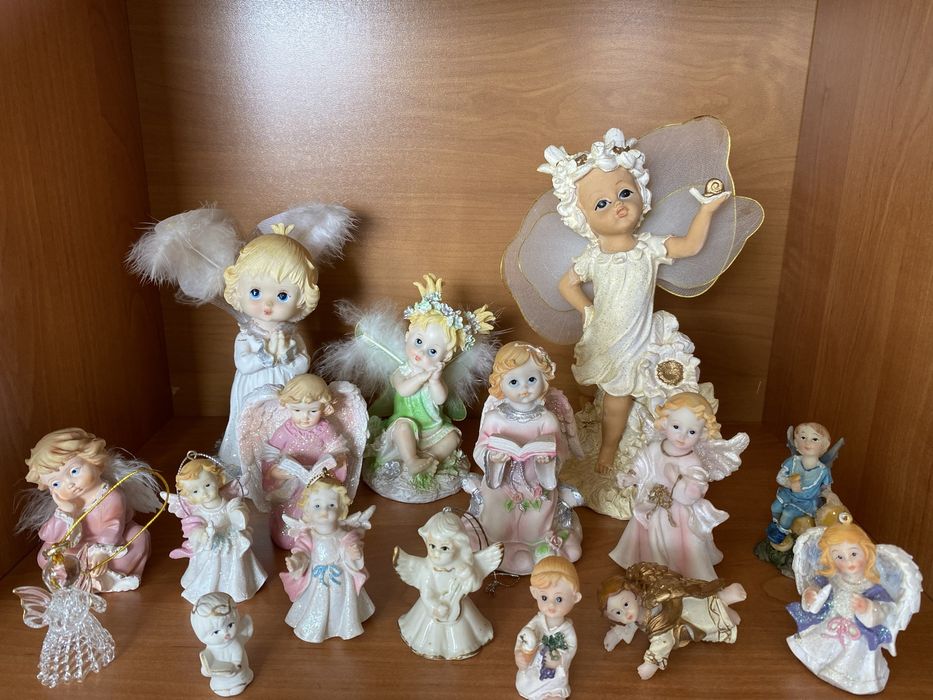 Zestaw figurek aniołków
