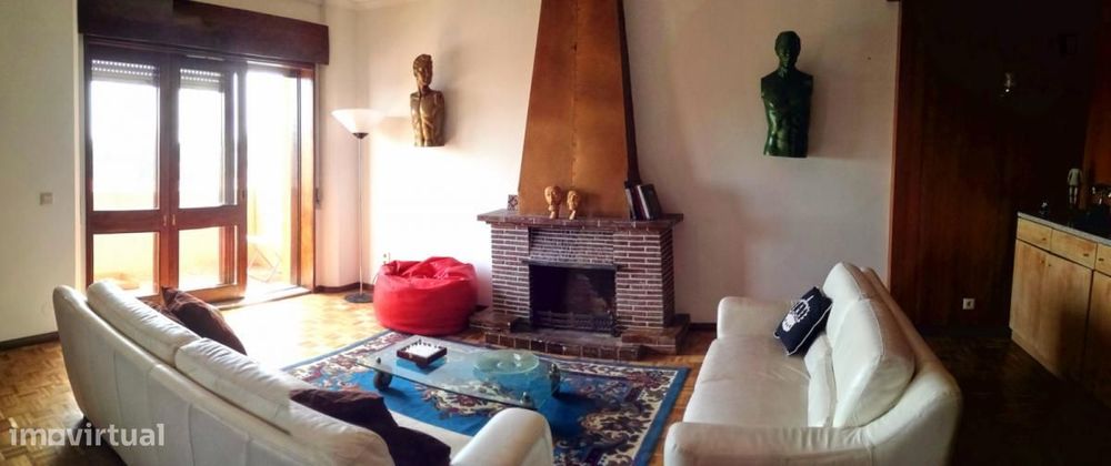 Quarto - localizado em Lordelo do Ouro Porto