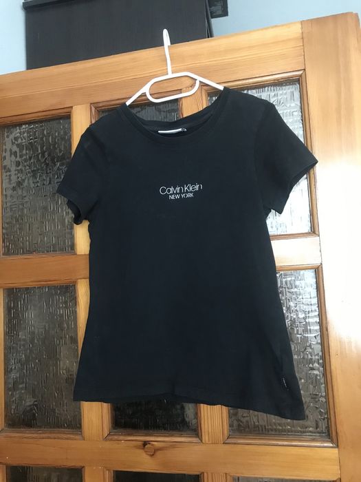 T- shirt Calvin Klein  .
