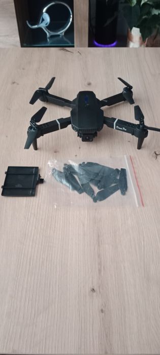 Dron e100 pro v2024