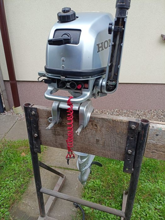 Sprzedam silnik zaburtowy Honda 6 km.
