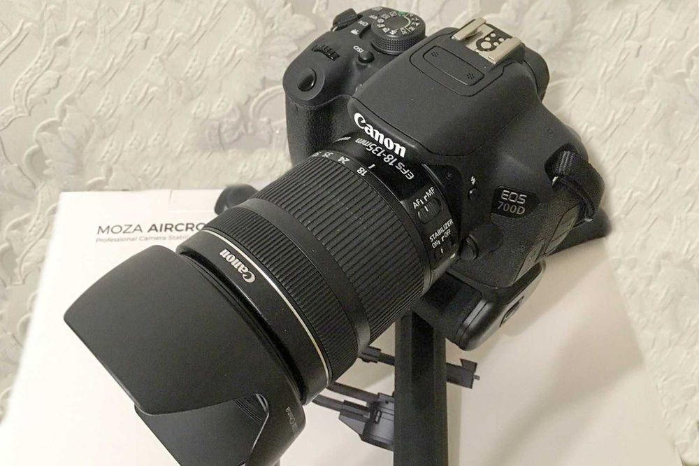 продам Canon 700D