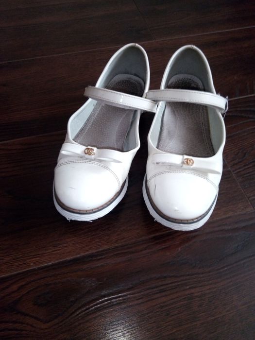 Туфли на девочку 35 р.