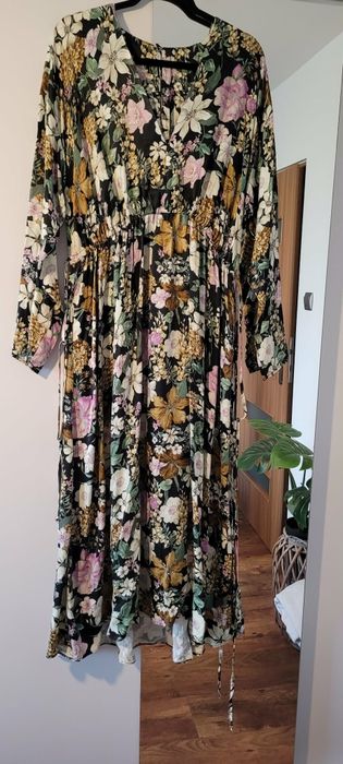 Cudna sukienka w kwiatowy print