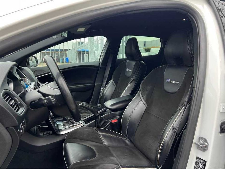 Peugeot 208 — fotografia 8
