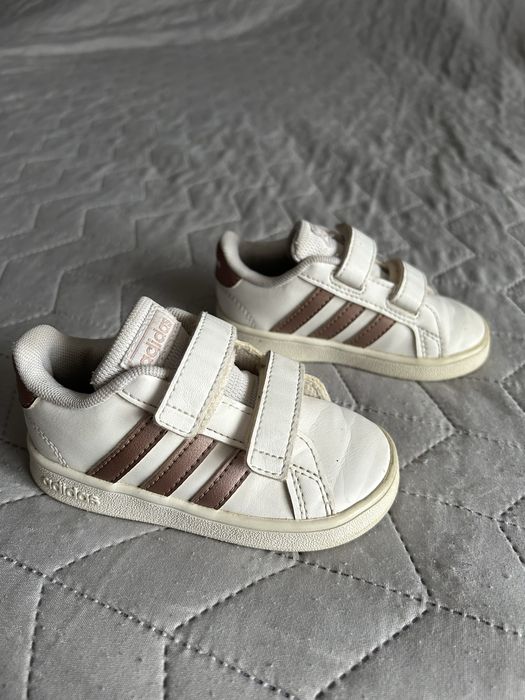 Buciki Adidas dla dziewczynki roz. 22