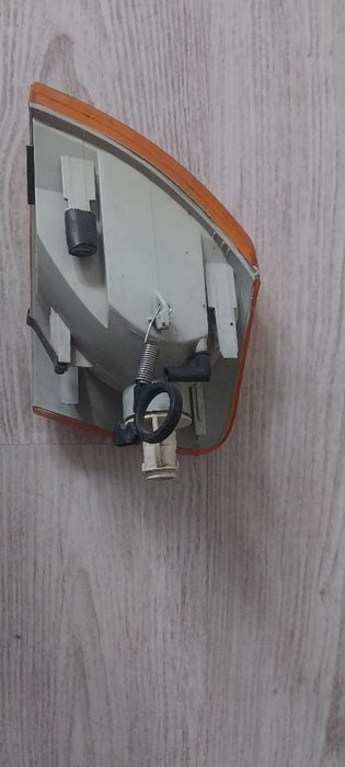 Поворотник правий B 5 Passat