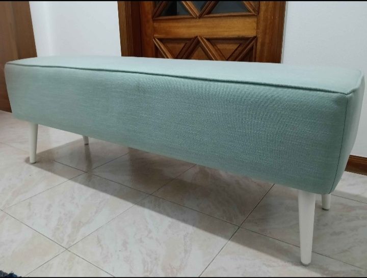 Banqueta verde água em tecido