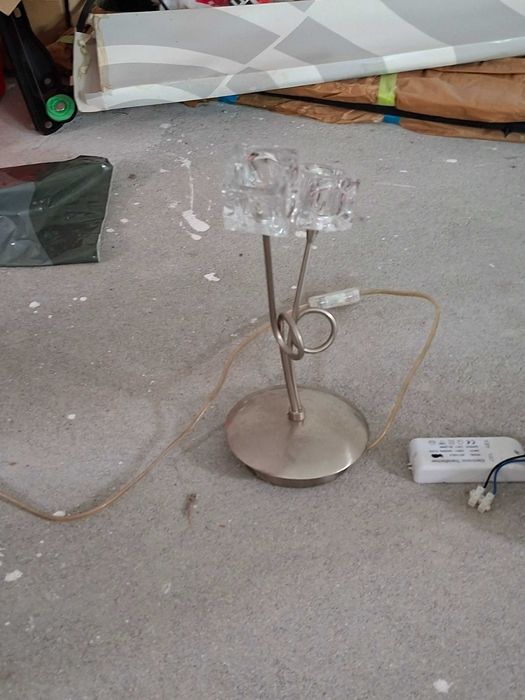 Candeeiros teto 2  e mesinha cabeceira 2