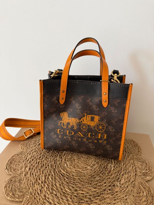 Mala Coach Field Tote 22, Horse and Carriage print