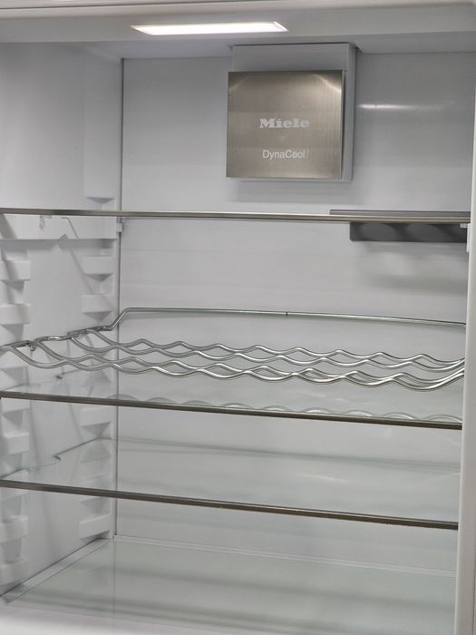 Холодильник вбудований KFN 7744 D 2024р Wi-Fi стан ідеальний Гарантія!