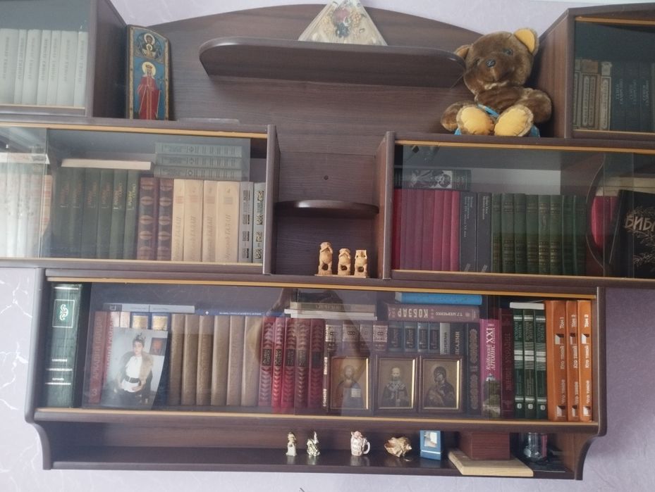 Полички для книг