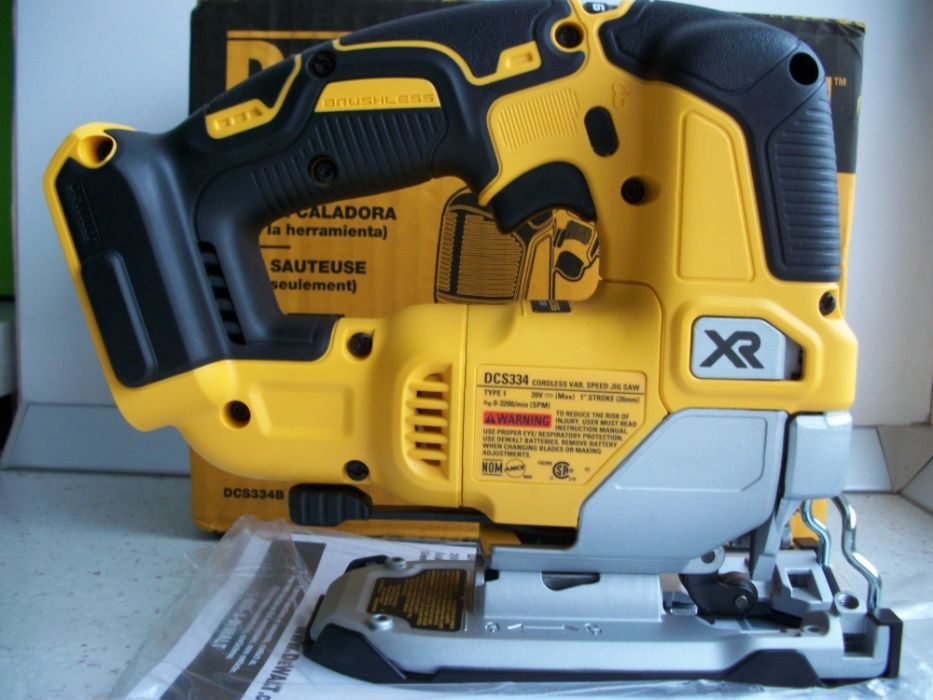 Бесщеточный аккумуляторный лобзик DeWalt DCS334B 20V