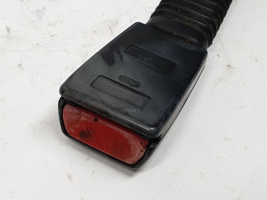 Encaixe de cinto frente direito BMW 3 (E46)