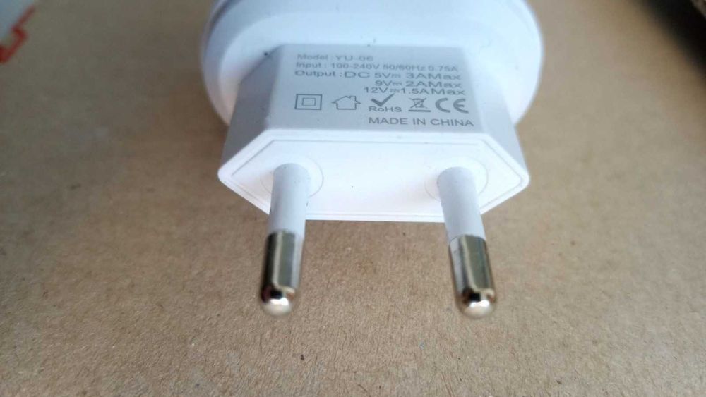 PD 18 W зарядка блок питания выход USB 5 V 3 A / 9 V 2 A / 12  V 1,5 A