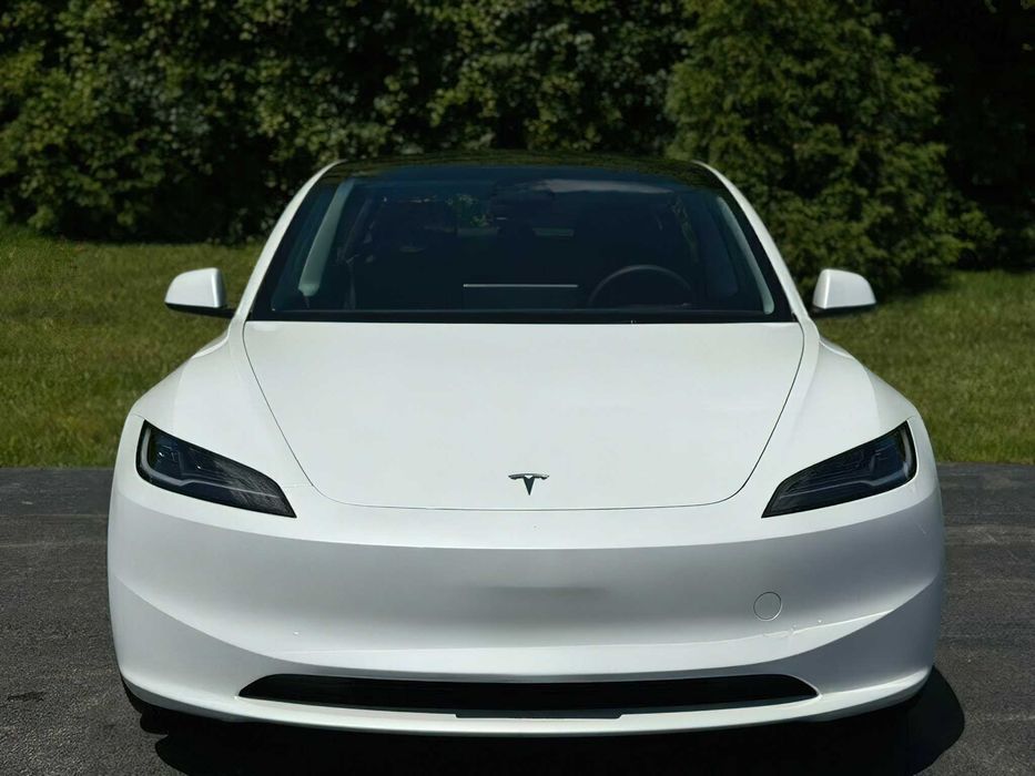 Tesla Model 3      2025