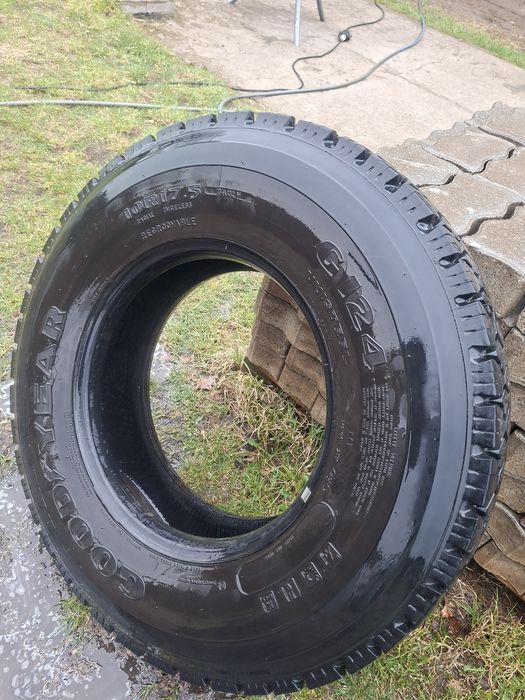 Opony  rozmiar  10.5    17.5 good year