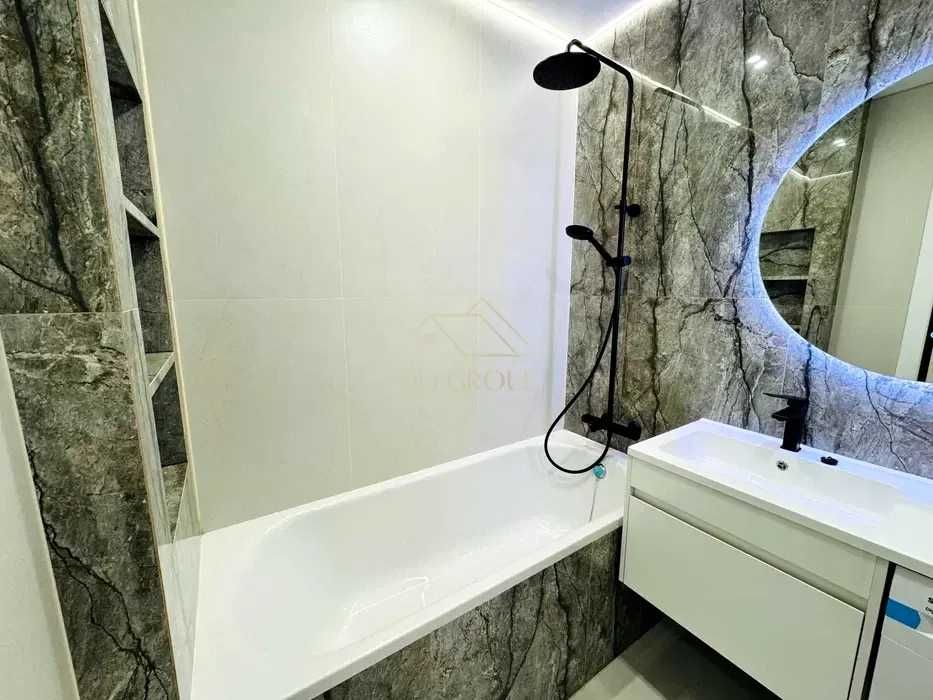 НОВА!!!  2 кім. квартира з ремонтом та меблями В ЦЕНТРІ