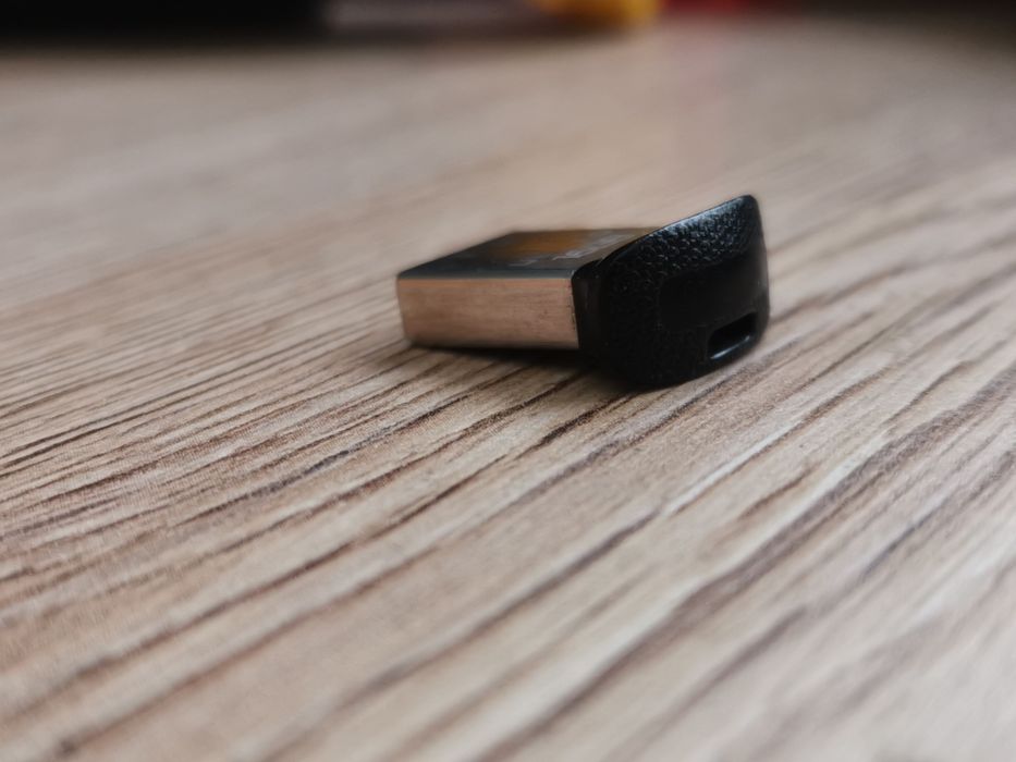 Mały pendrive 16GB