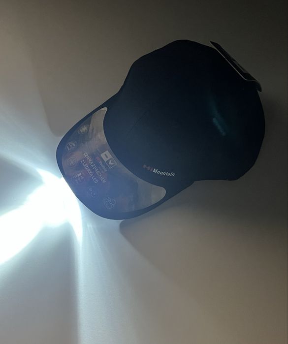 Czapka z daszkiem HiMountain czarna z latarką 5 LED
