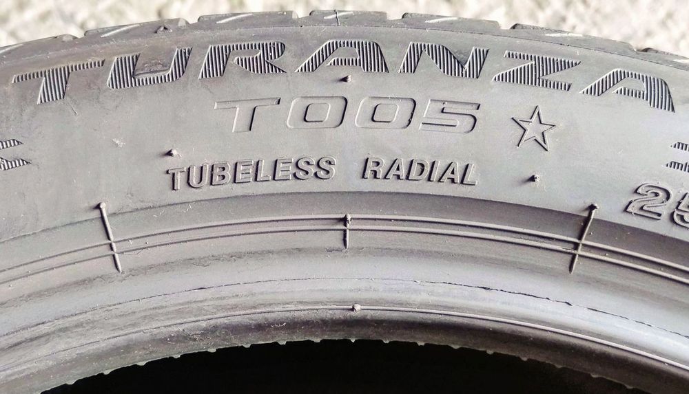 Шини літні R18 255/40 Bridgestone Turanza T005