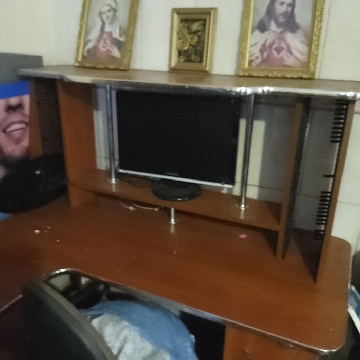 Комп'ютерний стіл