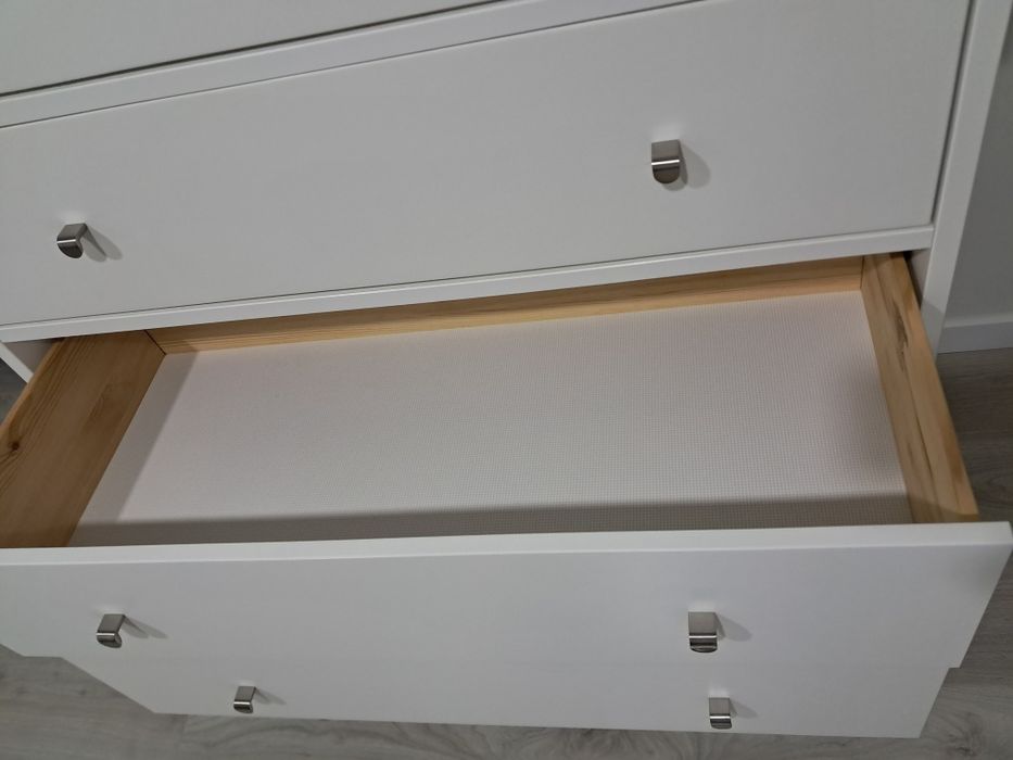 Cómoda Idanäs c/ 4 gavetas branco 104x118 cm