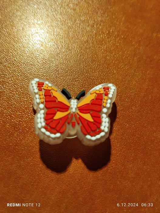 Przypinki do crocsów