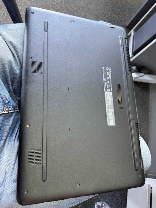 ASUS VivoBook 17 X705u