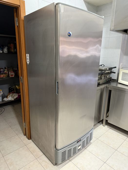 Armário Frigorífico Industrial em Inox – Profissional