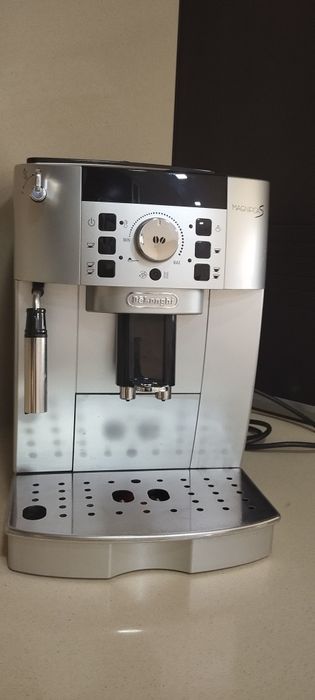Magnífica S cinza Delonghi