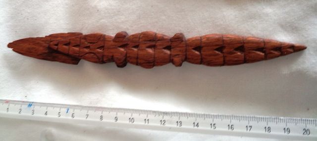 Faca de papel esculpido em madeira maciça - Artesanato Africano