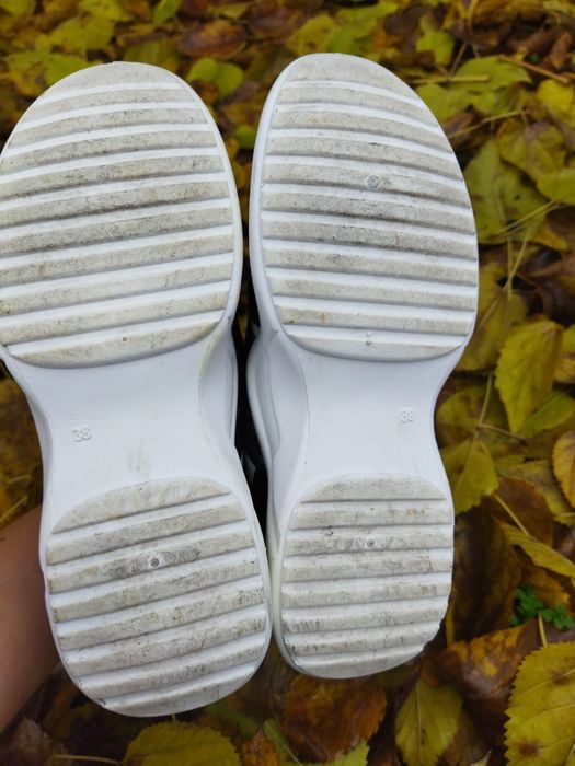 Кросівки жіночі 38 р